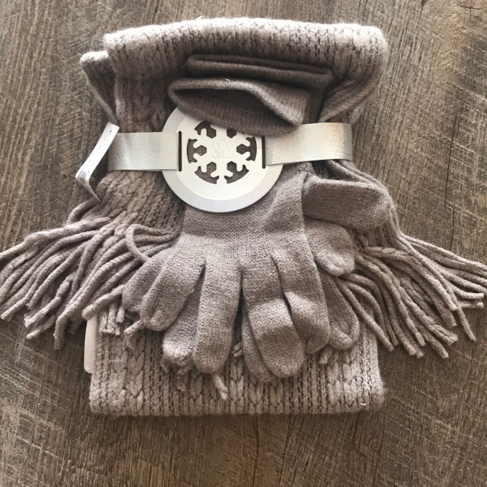 Scarf and gloves set